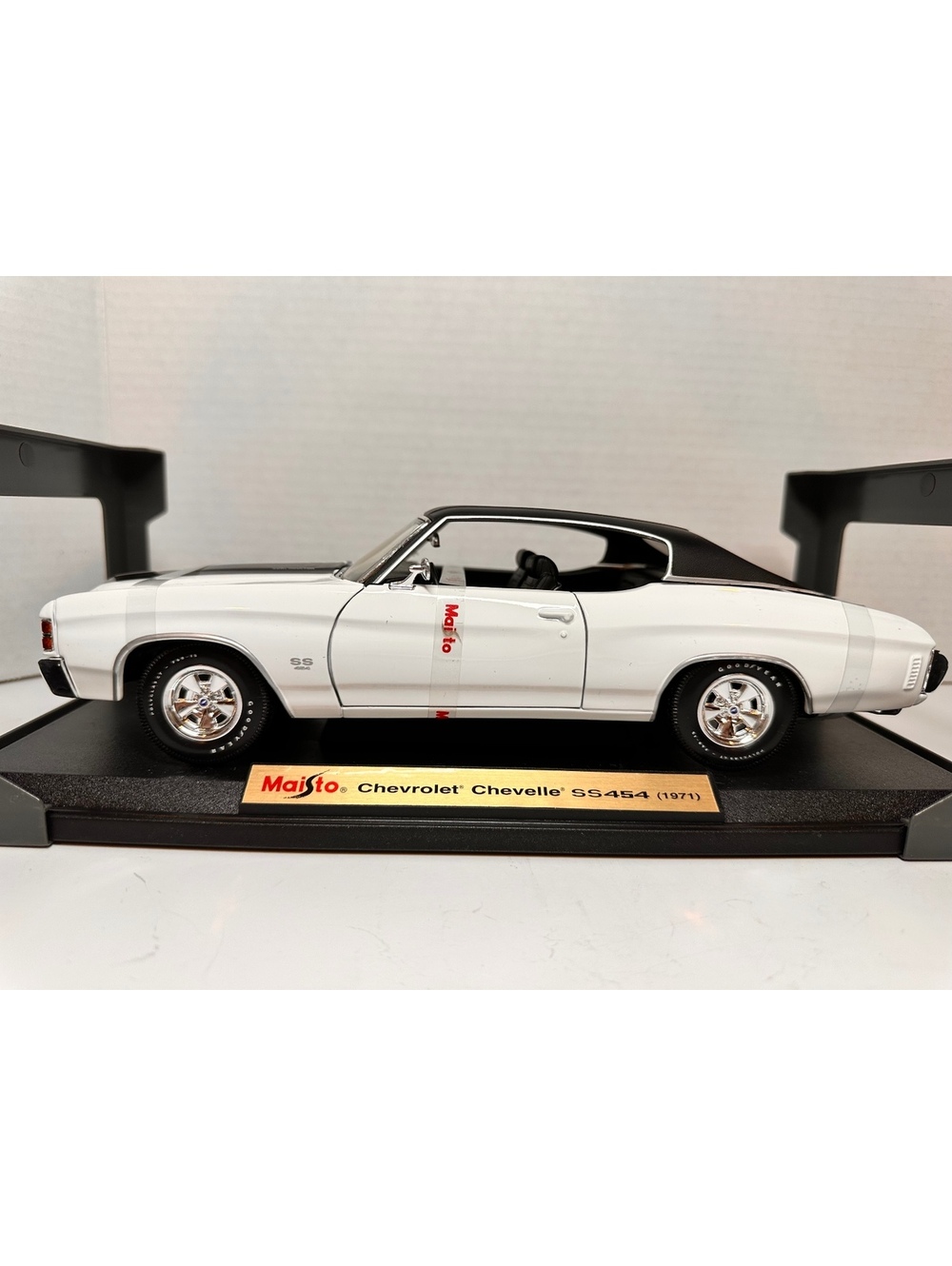 1:18 Scale 1971 Chevrolet Chevelle SS454 Sport Coupe Diecast Model Car